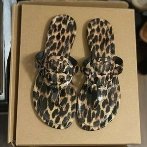 Women size 7 Tory Burch flip flops. Like new